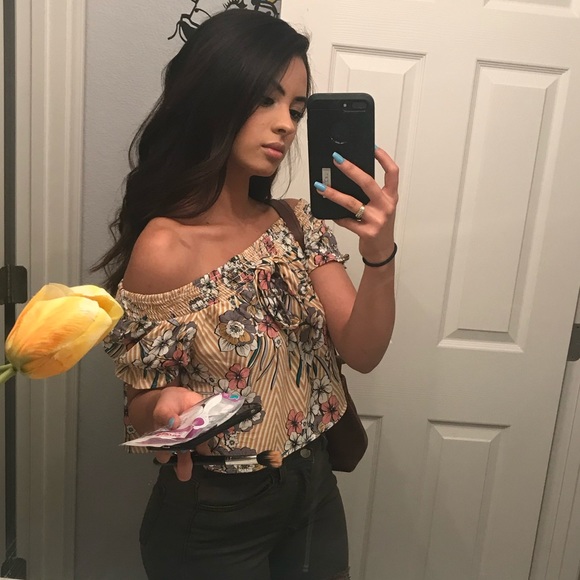 Yellow summer top - Picture 3 of 3